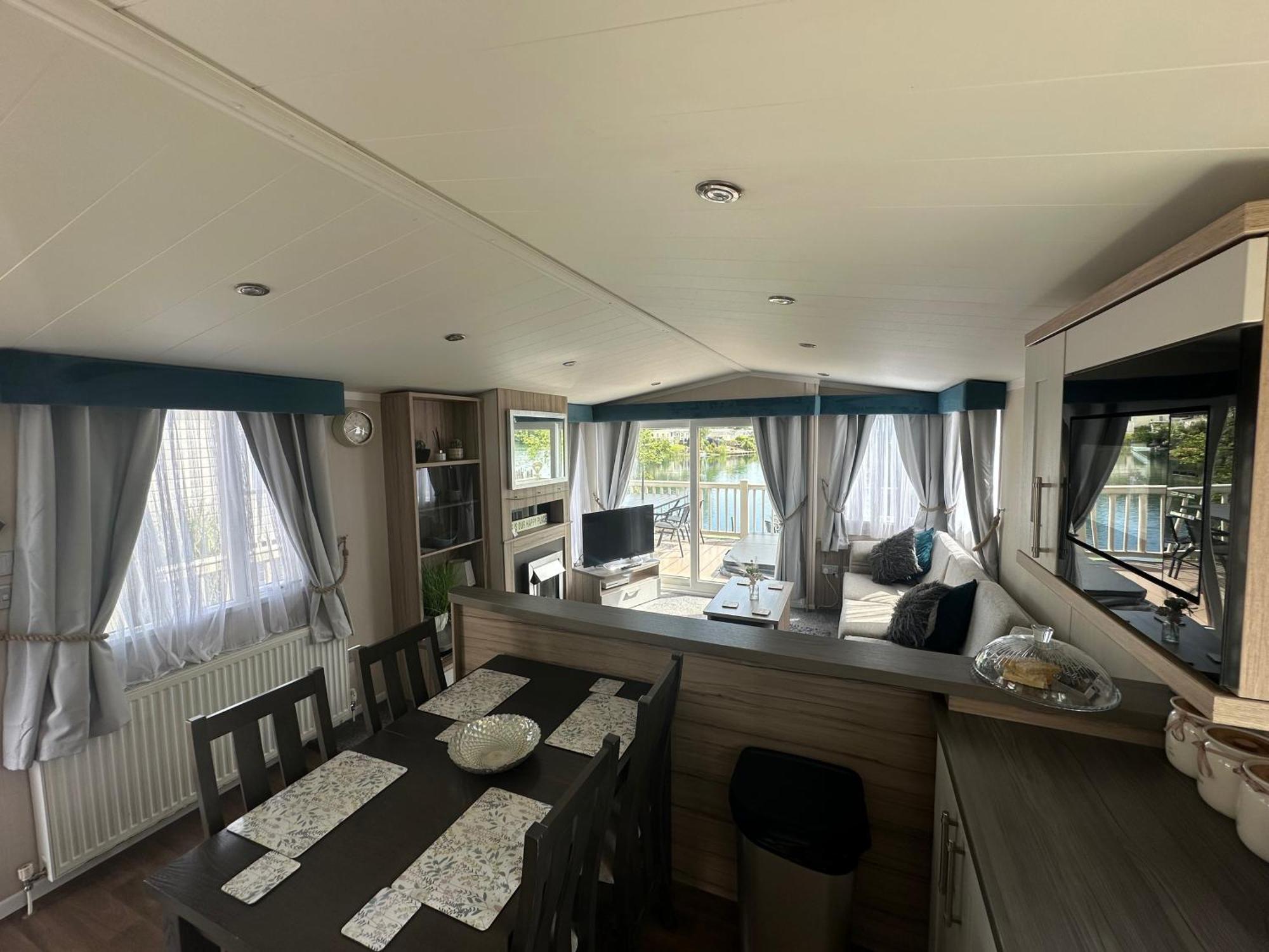 Lakeside Retreat 3 With Hot Tub, Private Fishing Peg Situated At Tattershall Lakes Country Park المظهر الخارجي الصورة