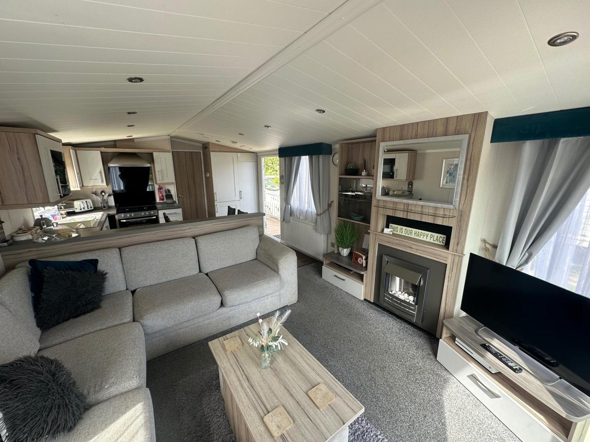 Lakeside Retreat 3 With Hot Tub, Private Fishing Peg Situated At Tattershall Lakes Country Park المظهر الخارجي الصورة
